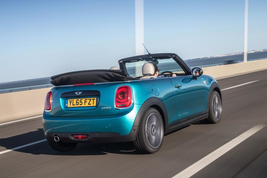  Mini Cooper Cabrio 2016 года  (UK) (фото 4 из 30)